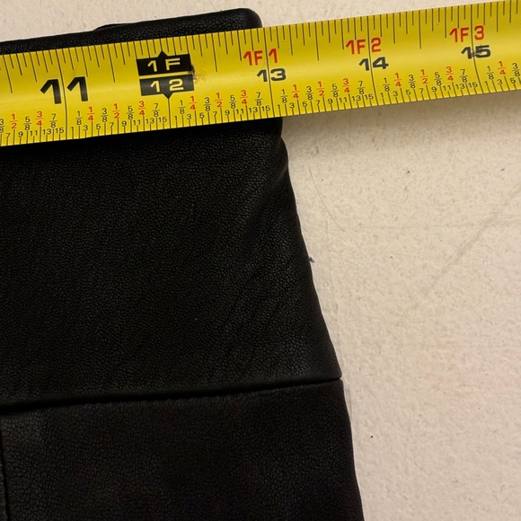 Leather pencil skirt. - Picture 6 of 6